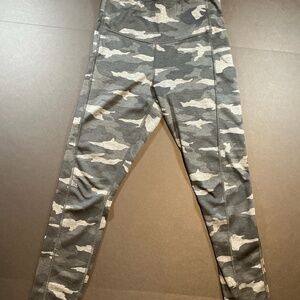Athleta Ultimate Stash Pocket Camo 7/8 Leggings XS